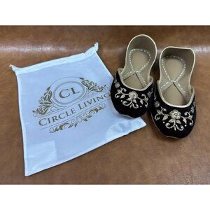 New Circle Living Handmade Ballet Flats

Heel to toe is 11 ins